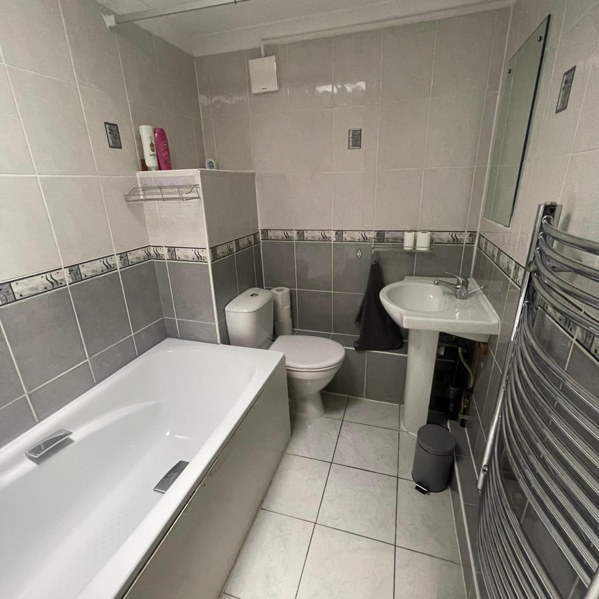 Entire 3 Bedroom Home - Minutes To Emirates Stadium! London Exterior photo